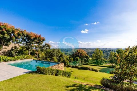 Altíssimo Padrão na Baroneza: Casa com 972m², 5 Suítes e Lazer Completo em Terreno de 5.000m²!