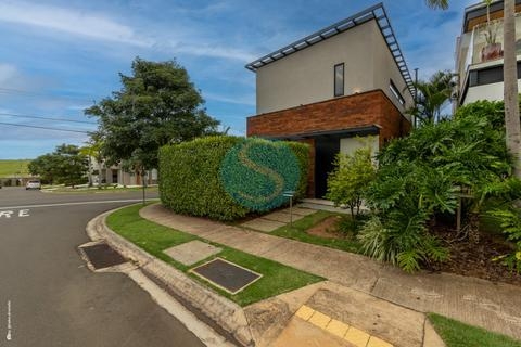 Casa de Alto Padrão no Parque dos Alecrins com Automação, Piscina e Energia Fotovoltaica