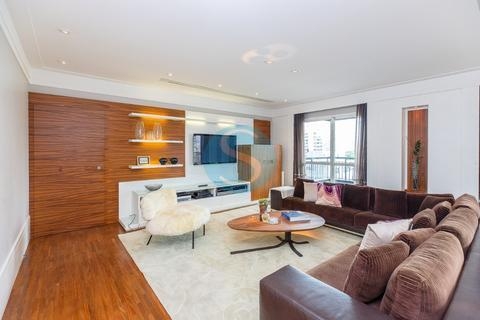 Luxo e Design em Moema: 308m², 3 Suítes, 5 Vagas – Andar Alto