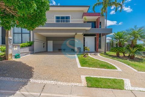 Casa de Alto Padrão no Swiss Park | 404 m² | 4 Suítes | Piscina, Sauna e Vista Permanente