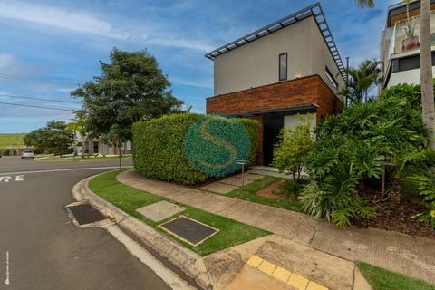 Casa de Alto Padrão no Parque dos Alecrins com Automação, Piscina e Energia Fotovoltaica