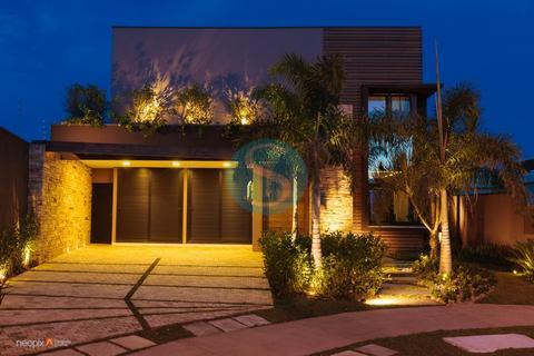 Casa Contemporânea Assinada no Parque dos Alecrins | 3 Suítes + Piscina